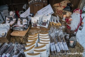 Die Fortsetzung: Weihnachtsmarkt in der norwegischen UNESCO Stadt Røros (Teil 2/2) Die Fortsetzung: Weihnachtsmarkt in der norwegischen UNESCO Stadt Røros (Teil 2/2) - Winter, UNESCO, Trøndelag, Sør-Trøndelag, Schnee, Röros, Reise, Nationalpark, Julemarked, Jul, Femundsmarka, Femunden - norwegen-reisetipps -