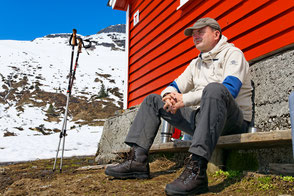 Ein Foto von Sirko an einer DNT Hütte in Norwegen.