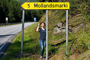 Bild von Conny am Strassenschild zum Molden in Norwegen.