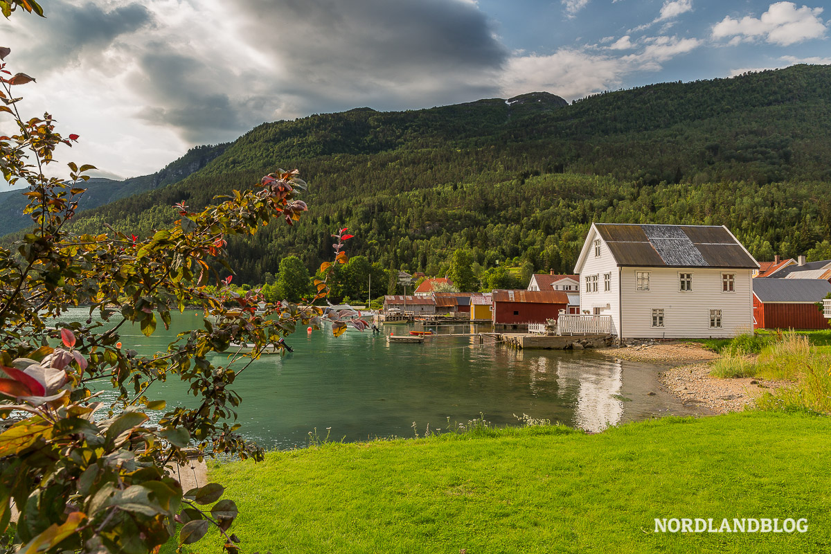 Bild der "Skyline" von Solvorn am Sognefjord in Norwegen 