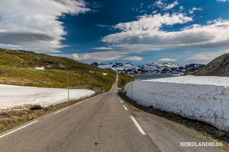 Der Sognefjellveien am Sognefjord in Norwegen ist ein berühmter Pass.
