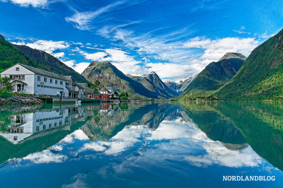 Fjærland am gleichnamigen Fjord in Sogn og Fjordane (Norwegen)