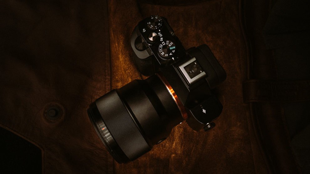 Bild einer Systemkamera von Sony für den Beitrag zu diesem Thema im Nordlandblog.